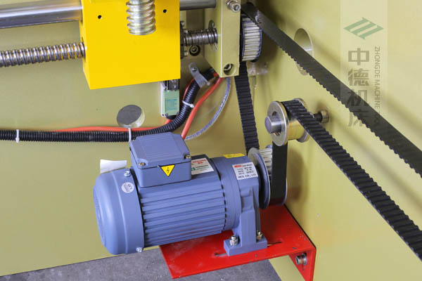 ZDP-4022強(qiáng)扭矩電機(jī)，后退料迅速，鋼絲同步帶精確更靜音.jpg