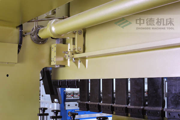 ZDPK-10032配有中德公司最新型扭軸同步裝置，強(qiáng)度高，能調(diào)節(jié)，專利技術(shù)