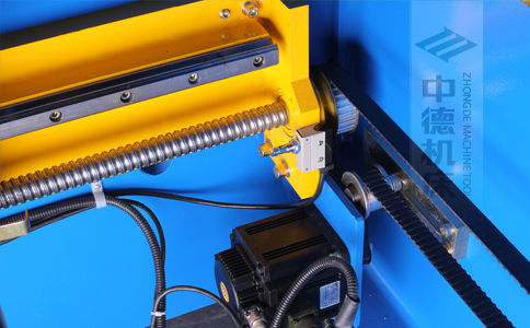 ZDPK-20032X軸配有滾珠絲桿及直線導軌，大功率伺服電機，鋼絲同步帶，能顯著提升X軸定位精度及速度 (2).jpg